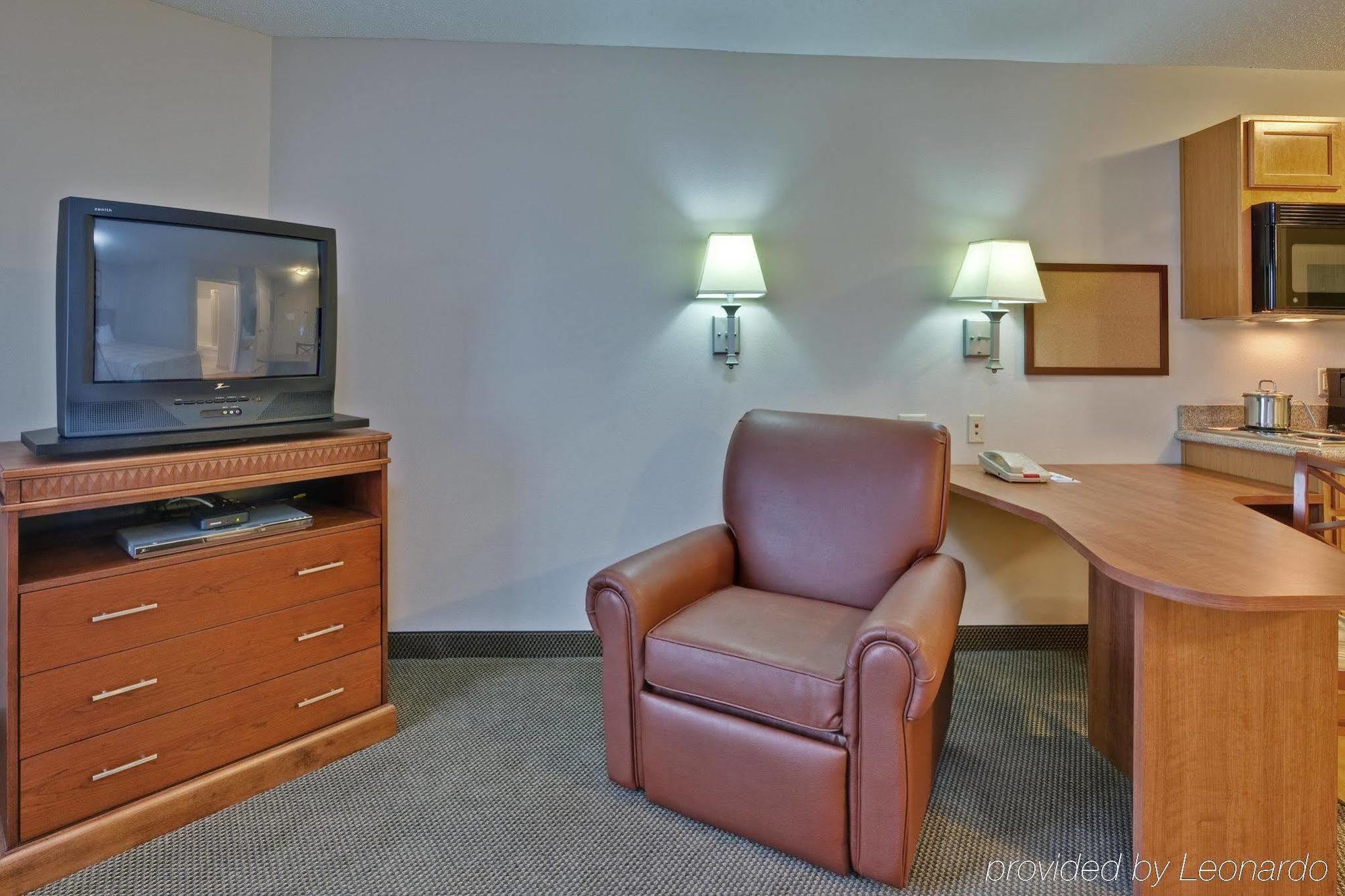 Candlewood Suites Fort Wayne - Nw By Ihg Номер фото